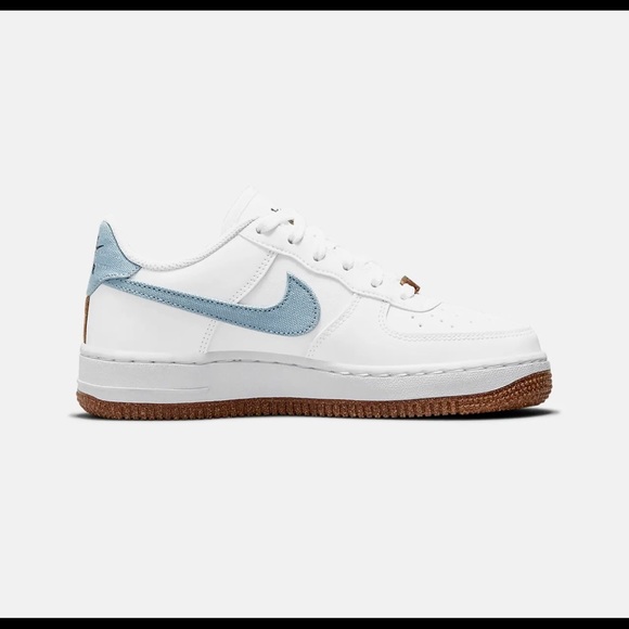 Nike Air Force 1 LV8. (Sustainable Material) - Picture 2 of 9